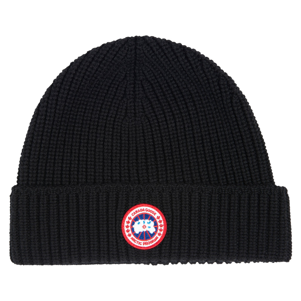 Canada Goose Black beanie with brand logo | Pockets