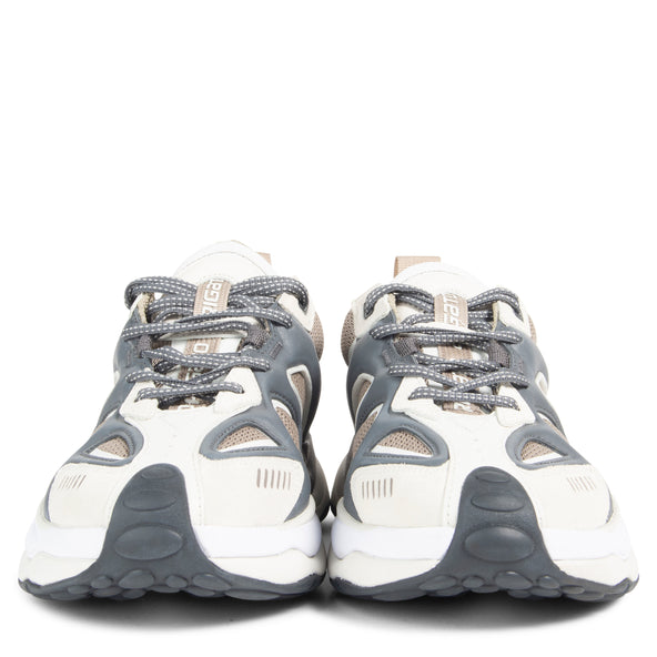 Axel Arigato Satellite Runner Sneaker in White/Beige