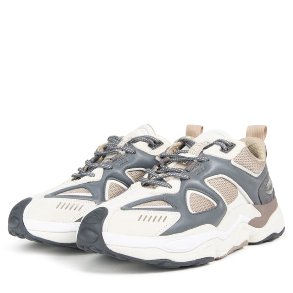 Axel Arigato Satellite Runner Sneaker in White/Beige