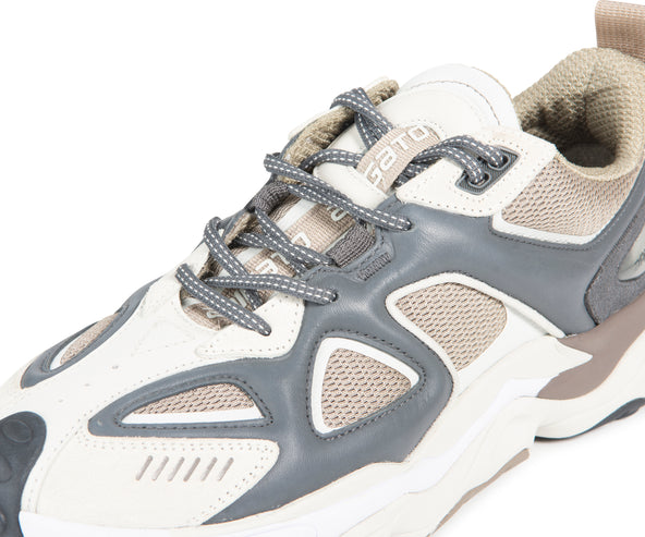 Axel Arigato Satellite Runner Sneaker in White/Beige